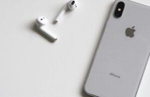 seorang petugas polisi dijatuhi hukuman penjara