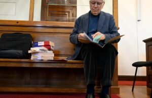 penyelenggara misa untuk Pétain di halaman Verdun Rabu ini