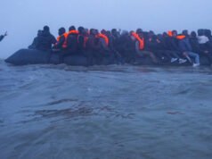 Lengan baju. Berkat cuaca ini, penyeberangan dilanjutkan dan hampir 90 migran telah diselamatkan di lepas pantai Pas-de-Calais