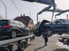 Wittenheim. Pengemudi menolak untuk mematuhi, meluncur dengan cepat dan menabrak kendaraan