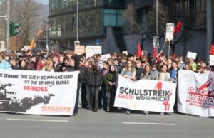 Jerman. Siswa sekolah menengah melakukan protes secara nasional terhadap dinas militer