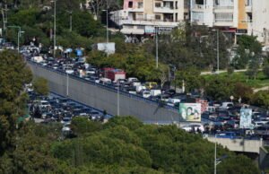 Alami perang di Timur Tengah. Penerbangan dari pinggiran selatan Beirut berlanjut di tengah kekhawatiran akan serangan besar-besaran Israel