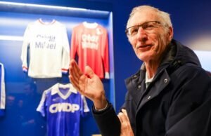 Sepak bola. Mantan pemain Racing Club de Strasbourg di bawah pengaruh Stadium Tour