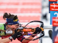 Piala Dunia. Dengan pukulan sempurna terakhirnya, Julia Simon memenangi start massal dari Kontiolahti, mengungguli Elvira Oeberg