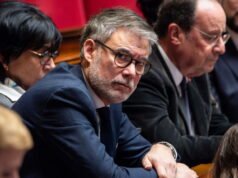 Kebijakan. Olivier Faure menyerang Jean-Luc Mélenchon, yang dituduh “tidak melayani” sayap kiri.