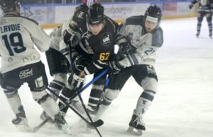 Hoki es. Masuki babak play-off menjelang Étoile Noire de Strasbourg, dikalahkan oleh Caen untuk musim reguler terakhir mereka