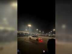 Mimpi. Pertemuan tuning liar yang dihadiri lebih dari 500 orang di jalan di tempat parkir mobil Leclerc di Saint-Paul-lès-Romans