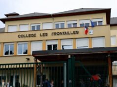 Savoy. Ibu seorang siswa dan saudara iparnya menyerang seorang guru di halaman sekolah: “Saya melihatnya di depan saya dan saya meninju dia”