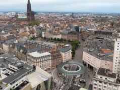 Kota 2026. Di Strasbourg, rekor jumlah dua belas daftar hadir di putaran pertama, strategi aliansi sudah di depan mata