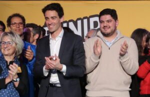 Kota 2026. Amine Kessaci, tokoh perjuangan melawan perdagangan narkoba, mendukung kandidat Paul Christophle di Valence