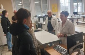 Gambar. Di sekolah menengah Jean-Baptiste-Vuillaume di Mirecourt, calon siswa sekolah menengah menemukan spesialisasi sarjana muda selama hari terbuka