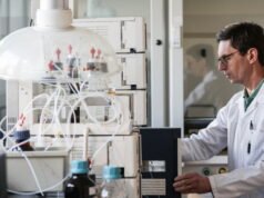 juga. Para ahli inilah yang mendeteksi narkoba, makanan beracun, dan penipuan konsumen