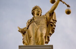 seorang sopir truk dihukum karena meludahi wajah pengendara