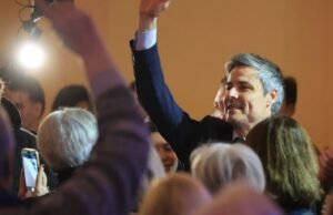 Jean-Philippe Vetter (LR) memiliki penonton yang penuh untuk pertemuan terakhirnya