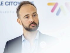 di babak kedua sayap kiri bersatu… tapi tanpa Romain Gentil