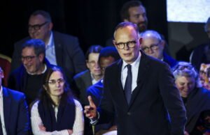 Live Municipal 2026. Di Le Havre, Édouard Philippe meminta para pendukungnya untuk tetap bergerak