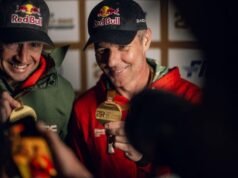 Serangan Reli. Sébastien Loeb tetap menjadi pemimpin di Reli Portugal meski mengalami kebocoran pada etape ketiga