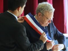 Bischheim. Jean-Louis Hoerlé mengenakan ikat pinggang walikota untuk ketiga kalinya