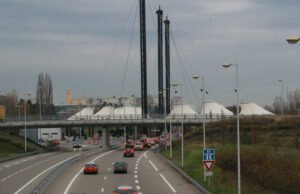 Swiss. Kendaraan asing yang melintasi negara tanpa henti akan dikenakan pajak