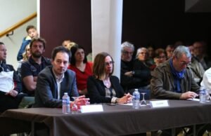 Gambar. Hidupkan kembali pelantikan dewan kota La Bresse yang baru dengan Pierre Mengin sebagai walikota