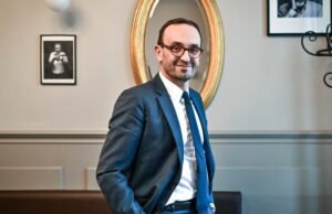 Macronist Thomas Cazenave mengambil alih balai kota dari ahli ekologi Pierre Hurmic