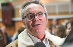 Fabrice Georgin membuat kejutan dan memenangkan balai kota dengan tiga suara