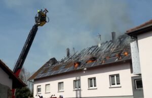 Berbagai fakta. Membingkai kebakaran rumah: jalan diblokir antara Morsbronn dan Hegeney