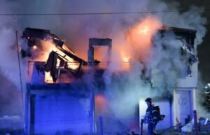 Vosges. Sebuah rumah hancur dilalap api di Jeuxey, warganya tidak dapat ditemukan