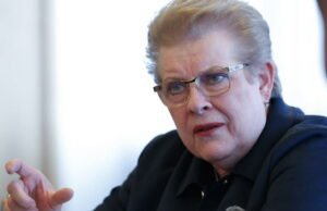 Infox. Kembaran antara Ramat Gan dan Strasbourg: apakah Catherine Trautmann benar-benar membuat kakinya basah?