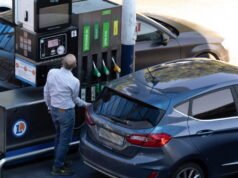 Alami perang di Timur Tengah. SPBU diperbolehkan menjual solar yang kurang tahan terhadap dingin, dua orang meninggal di Abu Dhabi