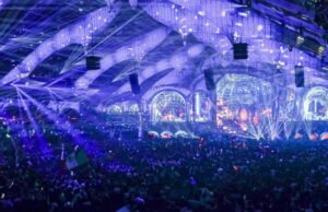 Dalam foto. Dari gereja ke panggung raksasa melalui toko roti, sehari dalam kegilaan Tomorrowland