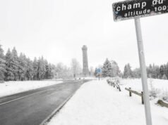 Bidang api. Ada salju hingga sepuluh sentimeter di ketinggian