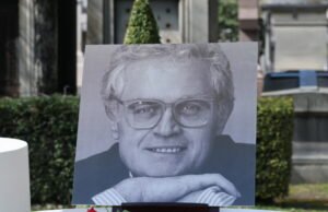 Setelah penghormatan nasional, waktunya pemakaman mantan Perdana Menteri