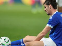 Sepak bola. Striker Racing Club de Strasbourg Joaquin Panichelli merespons setelah cedera serius