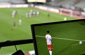 Mata editorial. Staf redaksi. Tanpa Téléfoot, rasa ayam hari Minggu yang sangat hambar