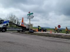 Vosges. Pesona: dua kendaraan bertabrakan di pintu keluar RN57 setelah penolakan prioritas