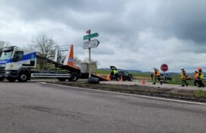 Vosges. Pesona: dua kendaraan bertabrakan di pintu keluar RN57 setelah penolakan prioritas