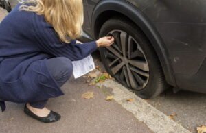 tapi siapa yang menebar teror di dua kota ini?