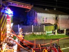 Vosges. Sebuah rumah hancur akibat kebakaran Minggu malam ini di Clerjus