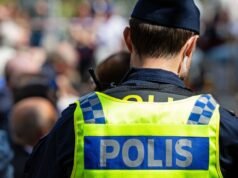 Suede. Dia menawarkan layanan seksual istrinya kepada lebih dari 120 pria: satu pria didakwa