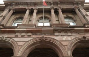 Mulhouse. Pada usia 67 tahun, dia membawa senjata meskipun ada perintah pengadilan dan mengemudi dalam keadaan mabuk: 14 bulan penjara