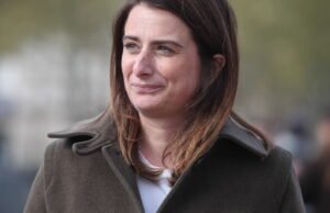 pelindung ekologi, Marine Tondelier, mengumumkan bahwa dia hamil