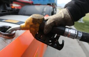 juga. Kemarahan di kalangan angkutan jalan meningkat karena kenaikan harga bahan bakar