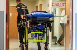 Rhone. Dia meninggal karena emboli setelah suntikan kosmetik di Airbnb