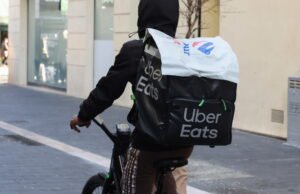 Perusahaan. Diskriminasi, pendapatan rendah… sebuah penelitian menarik perhatian kita pada kehidupan sehari-hari yang mengerikan dari para pengantar sepeda