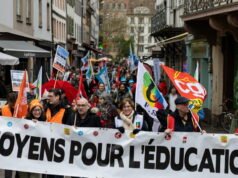 juga. Pendidikan nasional: gerakan pemogokan tidak banyak diikuti meskipun ada kerusuhan yang terpendam