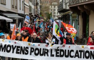 juga. Pendidikan nasional: gerakan pemogokan tidak banyak diikuti meskipun ada kerusuhan yang terpendam