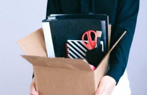 Pemecatan konvensional dan pengangguran: Sebuah rancangan undang-undang yang dibahas di parlemen pada bulan April bertujuan untuk memperketat kondisi kompensasi