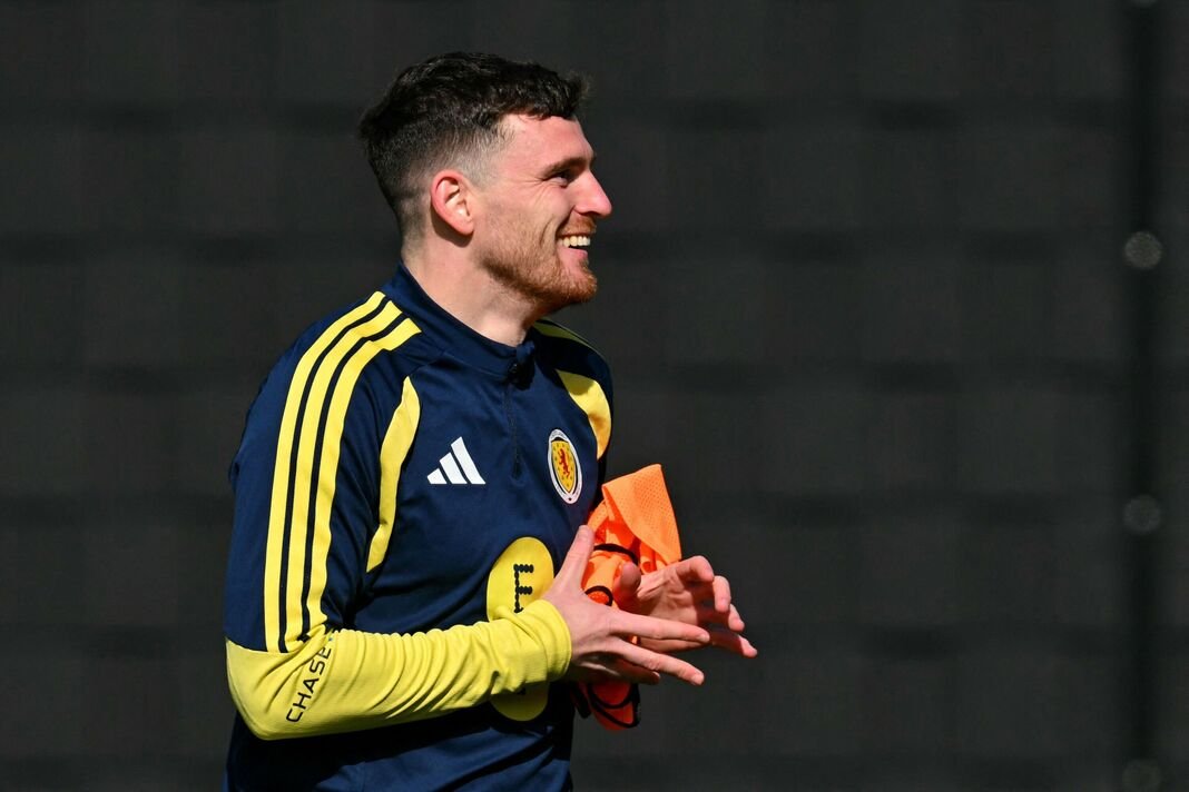 Bek berpengalaman tersebut saat ini sedang menjalani tugas internasional untuk Skotlandia Bek berpengalaman tersebut saat ini sedang menjalani tugas internasional untuk Skotlandia