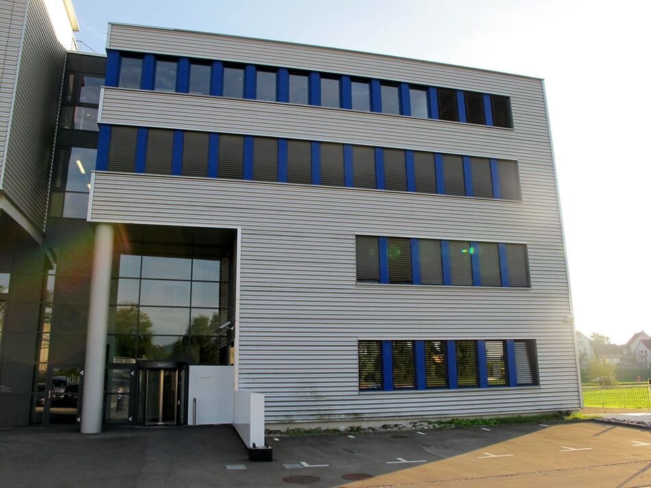 Bangunan pabrik yang bersih Bangunan pabrik yang bersih